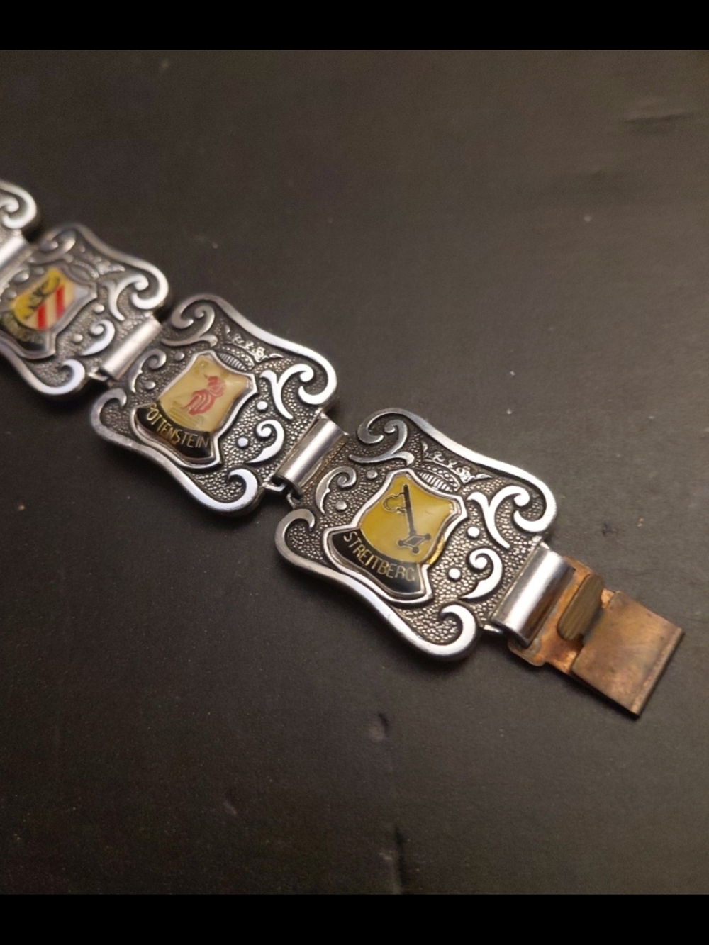 Vintage Shield-Link Silver Tone Men's Bracelet with Yellow Enamel Crests English - Picture 7 of 7